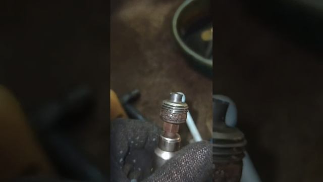 Заливаем Роснефть в КПП и мост ГАЗ 3110 смотреть онлайн