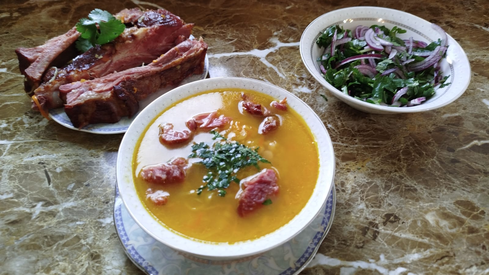 Гороховый суп на копчёных рёбрах, самый вкусный суп в зимнее время!