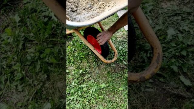 Странное колесо... Купил колесо для строительной тележки и сомневаюсь выдержит ли оно смотреть онлайн