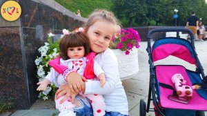 Настя гуляет с новой куклой РЕБОРН Подарок на ДЕНЬ РОЖДЕНИЯ / ВЛОГ [4k UHD] 0+