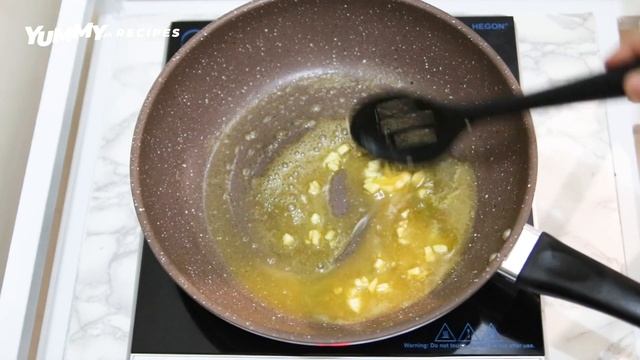 How To Make Garlic Butter Pancit Canton | Yummy PH смотреть онлайн