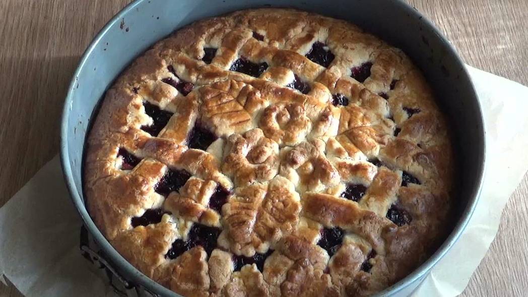 Вкусная домашняя выпечка. Песочный пирог с жимолостью смотреть онлайн