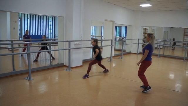 Элементы фигурного катания - Подготовительные упражнения для Акселя на полу. смотреть онлайн