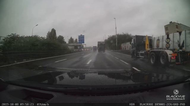 Accident filmé par une Dashcam Blackvue DR900S 2CH смотреть онлайн