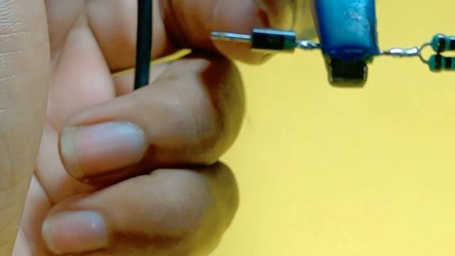 5v to 3.7v converter || how to make converter 5v to 3.7v || 5v to 3.7v using diode || смотреть онлайн