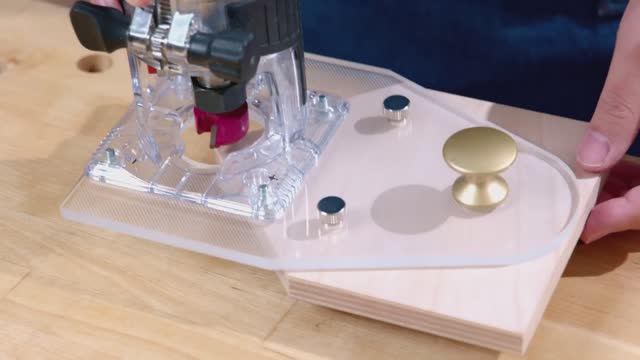 Изготовление триммерного столика из разбитого ЖК-монитора [ЛАЙФХАКИ] смотреть онлайн