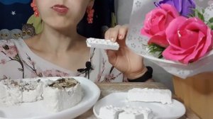 Безе с шоколадом и печеньем. Meringue with chocolate and cookies.