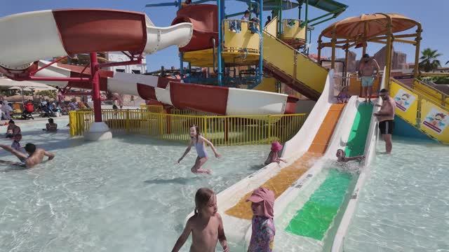 Зачем человеку каникулы смотреть онлайн