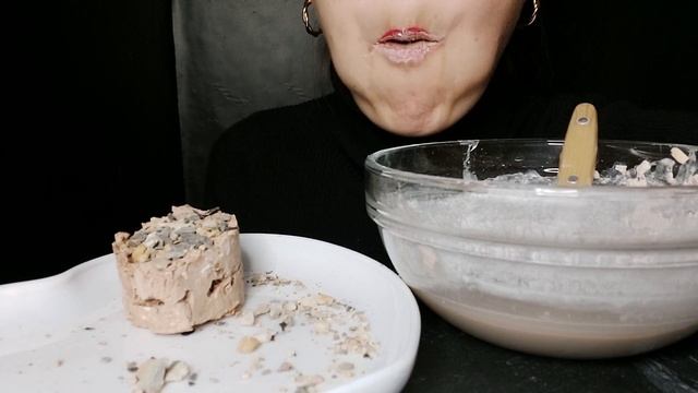 АСМР ~ ♀️ Печенье в пасте белого шоколада ASMR ~ ♀️ Cookies in white chocolate paste смотреть онлайн