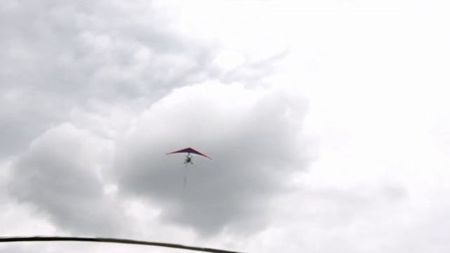 Проход с флагами над музеем ВВС. День Воздушного флота. Август 2014 г. смотреть онлайн