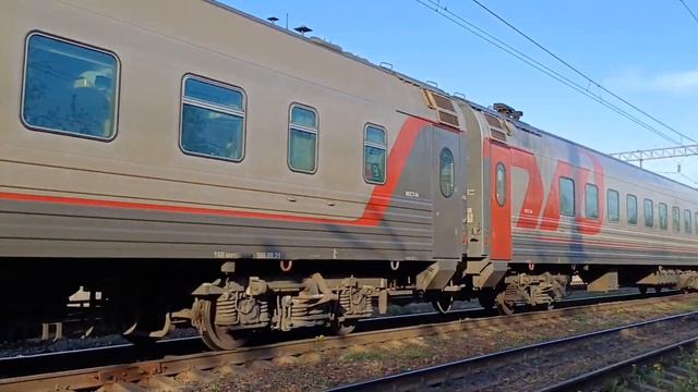 ЭП1М-746 с пассажирским поездом Кисловодск-Киров отправляется со ст.Мин-Воды и прив.бригада. смотреть онлайн