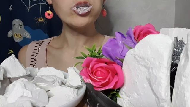 Целая гора из разных сортов. Чипсы. Мукбанг. mountain of different varieties. Crisps. Mukbang. смотреть онлайн
