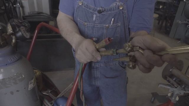Frank Goes to Welding School {Lesson Two: Tank Safety & Tip Cleaning for Oxy/Acetylene Torch} смотреть онлайн