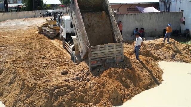 Строительство, опять чуть не утопили грузовик
