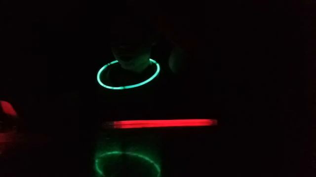 Открываю неоновые палочки смотреть онлайн