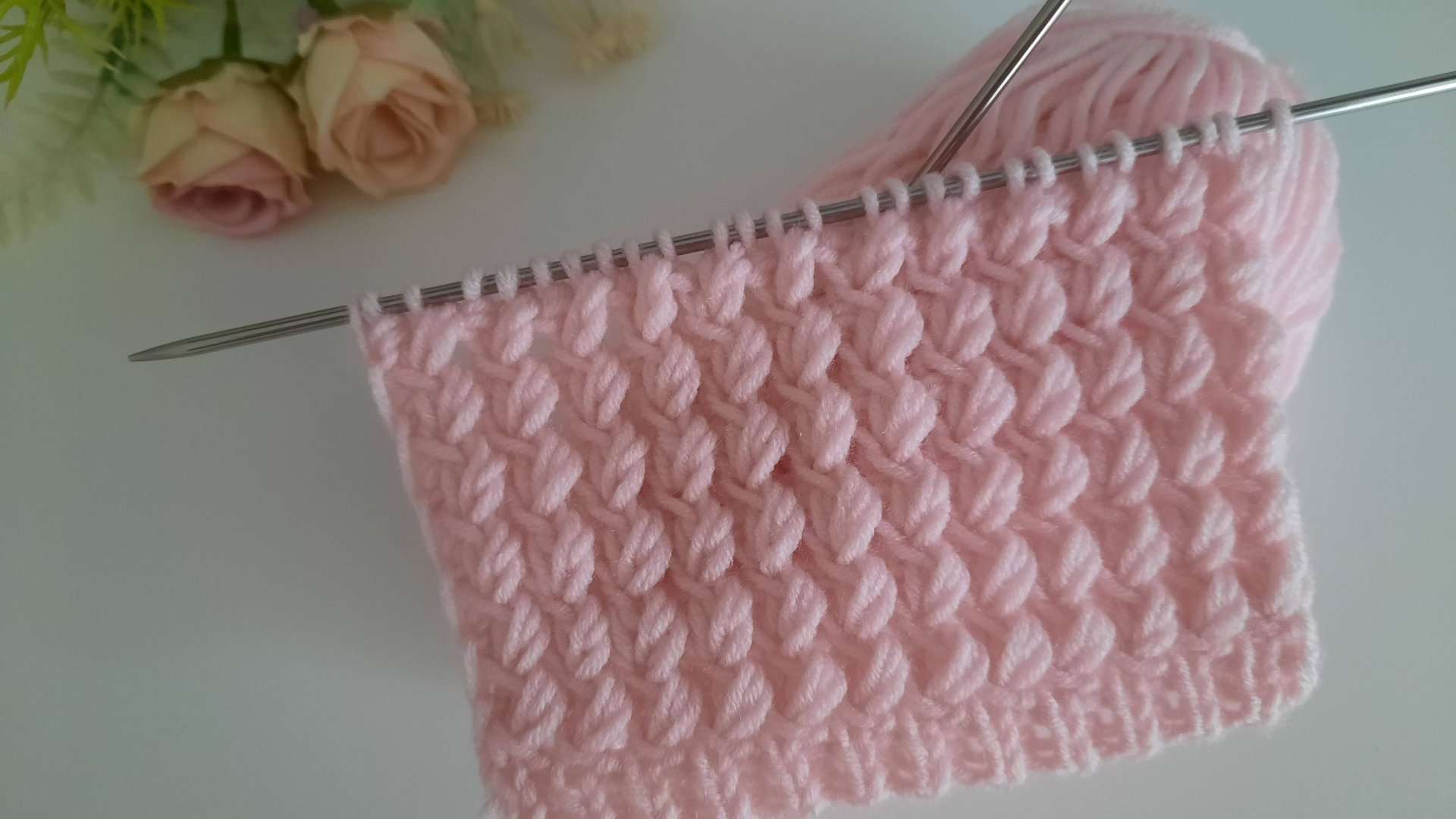 Замечательный объемный узор для шапки.. смотреть онлайн