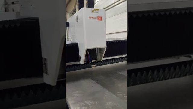 Резка металла на оптоволоконном станке для резки металла XTC-1530H/3000 Raycus смотреть онлайн