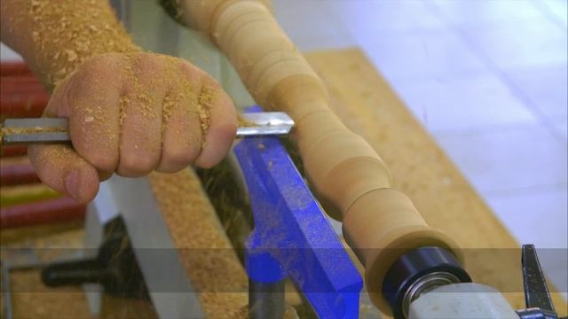 Токарный станок BELMASH в работе | Обработка заготовки между центрами смотреть онлайн