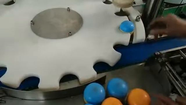 Automatic сream filling and сapping мachine ZHG 50B смотреть онлайн