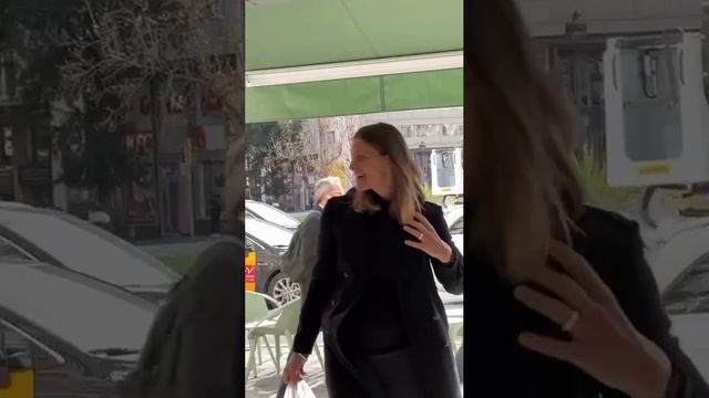 Улыбнись, чтобы получить бесплатный кофе смотреть онлайн