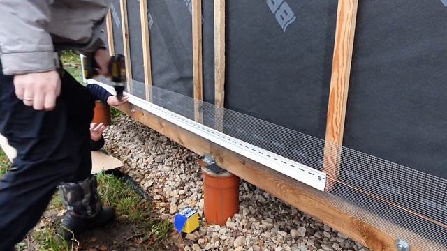 Монтаж винилового сайдинга. Монтаж сайдинга своими руками. БАНЯ 25м2. #12 смотреть онлайн