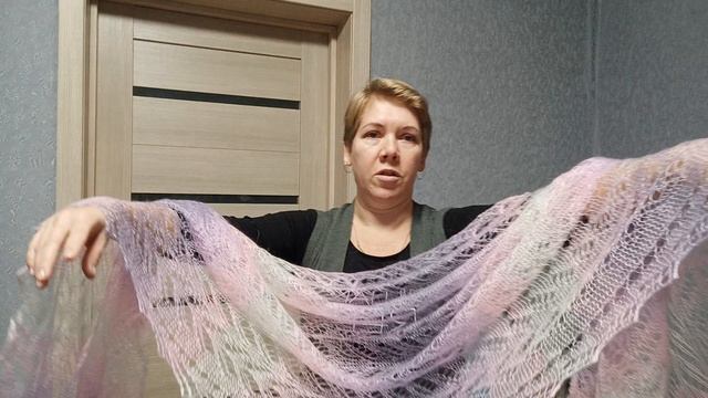 Цветные пуховые палантины паутинки.
#сезонконтентаRUTUBE смотреть онлайн