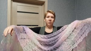 Цветные пуховые палантины паутинки.
#сезонконтентаRUTUBE