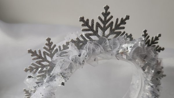 Ободок снежинки или снегурочки из  простых материалов