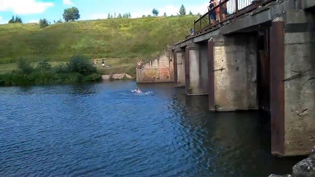 Прыгаем с перил в воду) смотреть онлайн
