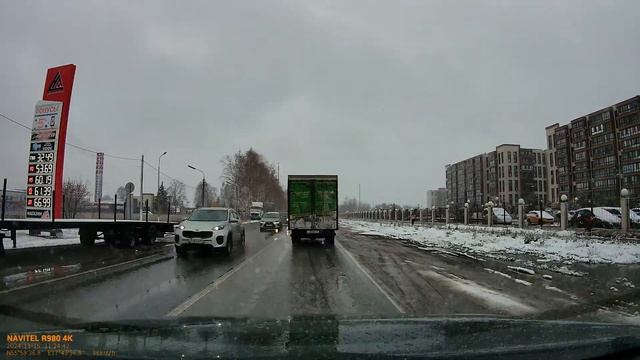 NAVITEL DVR R980 4K - День, снег с дождем, встречные номера скорость 25-45 кмч @NavitelNavigator смотреть онлайн