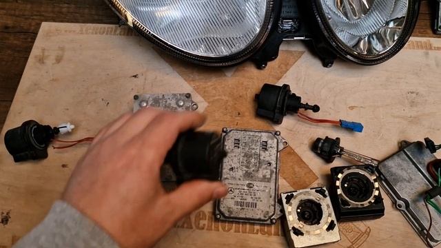 Mercedes E-Class W211 headlight range adjustment module LWR Leistungsmodul 5DF008279-00, A002820242 смотреть онлайн