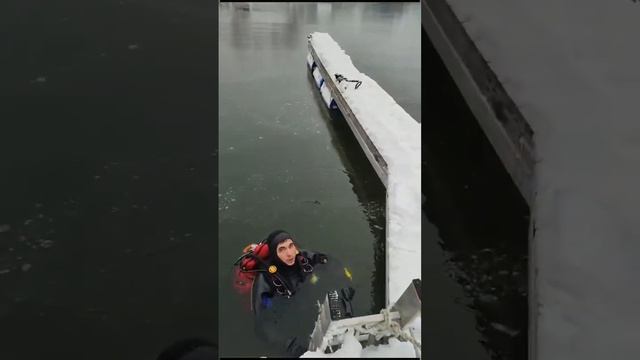 Уронил телефон в воду зимой смотреть онлайн