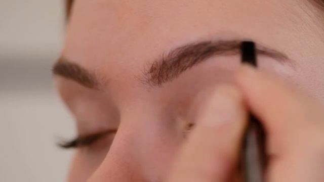 Zuii Certified Organic Flora Eyebrow Definer смотреть онлайн