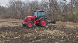 МТЗ-1222.3 с чизельным плугом.Безотвальная обработка почвы.