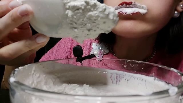 АСМР ~ Огромной ложкой Влажную Крошку ~ ASMR ~ With a huge spoon Wet Crumb ~ смотреть онлайн