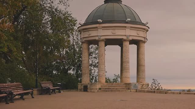 Эолова арфа в Пятигорске. Смотровая площадка в Эммануэлевском парке Пятигорска. смотреть онлайн