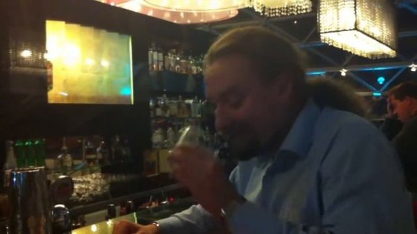 Как пить самбуку