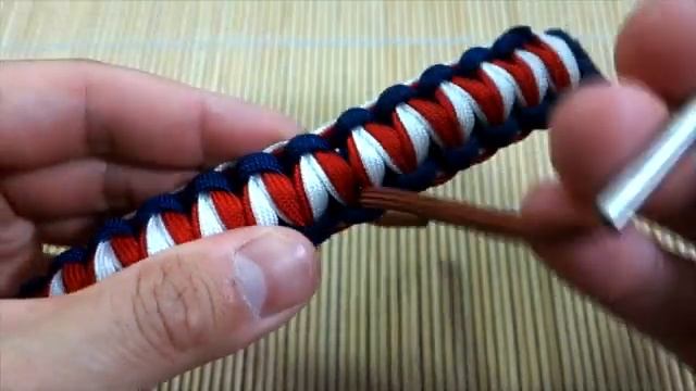 How to Make a Captain America Twisted Cobra Paracord Bracelet Tutorial(360P) смотреть онлайн