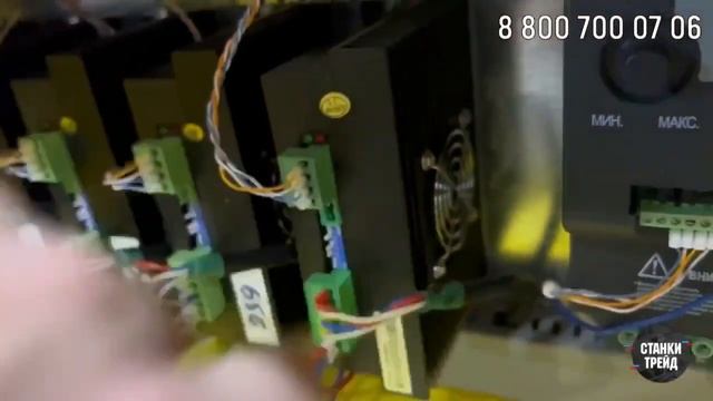 Фрезерный станок 1325 с поворотной осью на рабочем столе для работы с балясинами | Станки Трейд смотреть онлайн