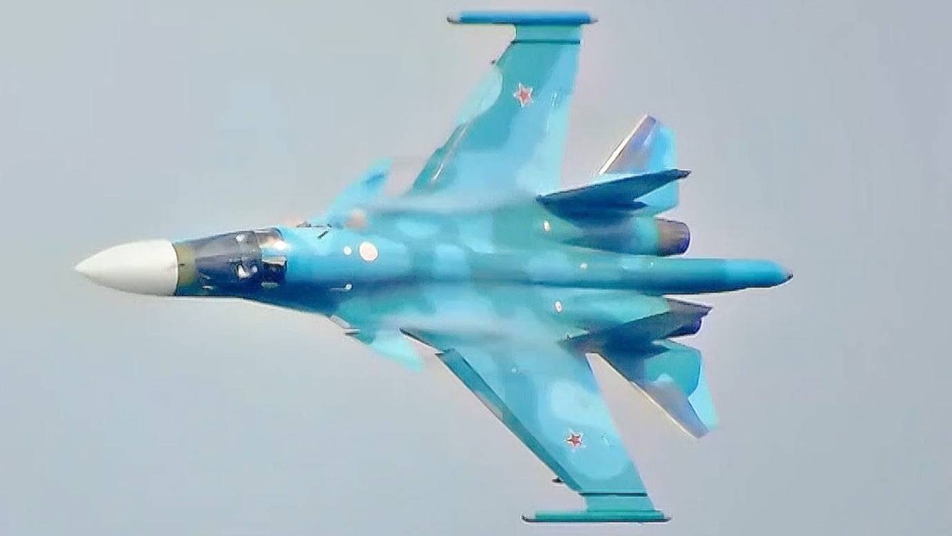 Су-34 - взлёт за 5 секунд и фантастический пилотаж на форсаже. Утёнок - Fullback