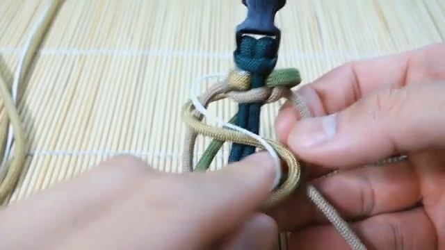 How To Make The Solomon_s Fire Groot Themed Paracord Bracelet Tutorial(360P)