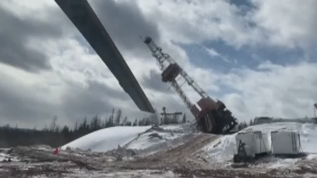 ЧП. Ряд грубейших ошибок привело к падению буровой вышки. смотреть онлайн