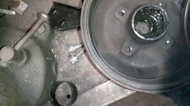антиремонт, ролики подшипника заклинили тормозной барабан. смотреть онлайн