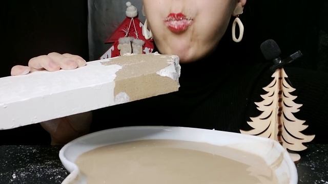 АСМР ~ Огромный кусок Белой горы в шоколаде ASMR ~ A huge piece of White Mountain смотреть онлайн