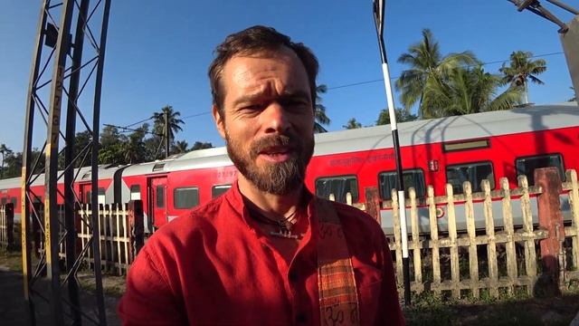 Kerala, India #11 Первая дальняя поездка на скутере в Ponmudi. На поезде в Ашрам Аммы Amritapuri. смотреть онлайн