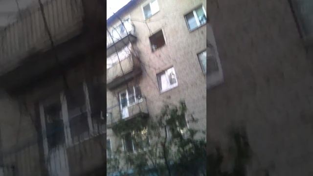 Дибил у балкона смотреть онлайн