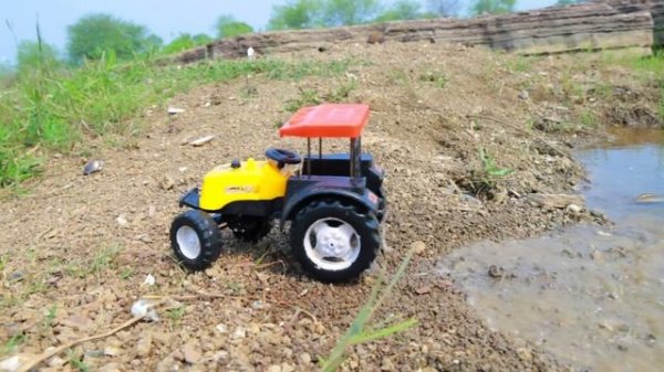 Давим стаканчики грузовичками