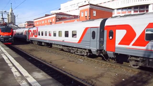Электровоз ЭП20-039 с поездом №12 Москва-Анапа смотреть онлайн