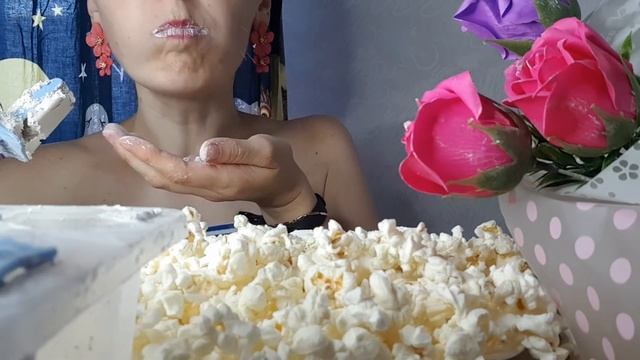 Мукбанг с попкорном - Мороженое - Хрустяшки - Mukbang - Ice Cream - Crisps смотреть онлайн