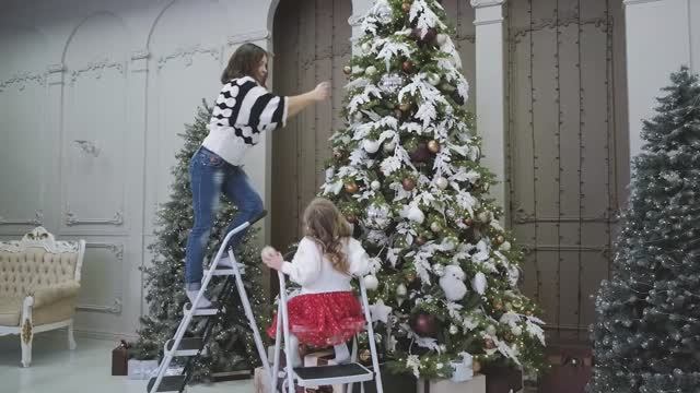 Готовимся к Новому Году с лестницами от компании Alterno.